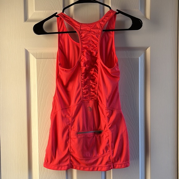 Work out tank top - Picture 2 of 2